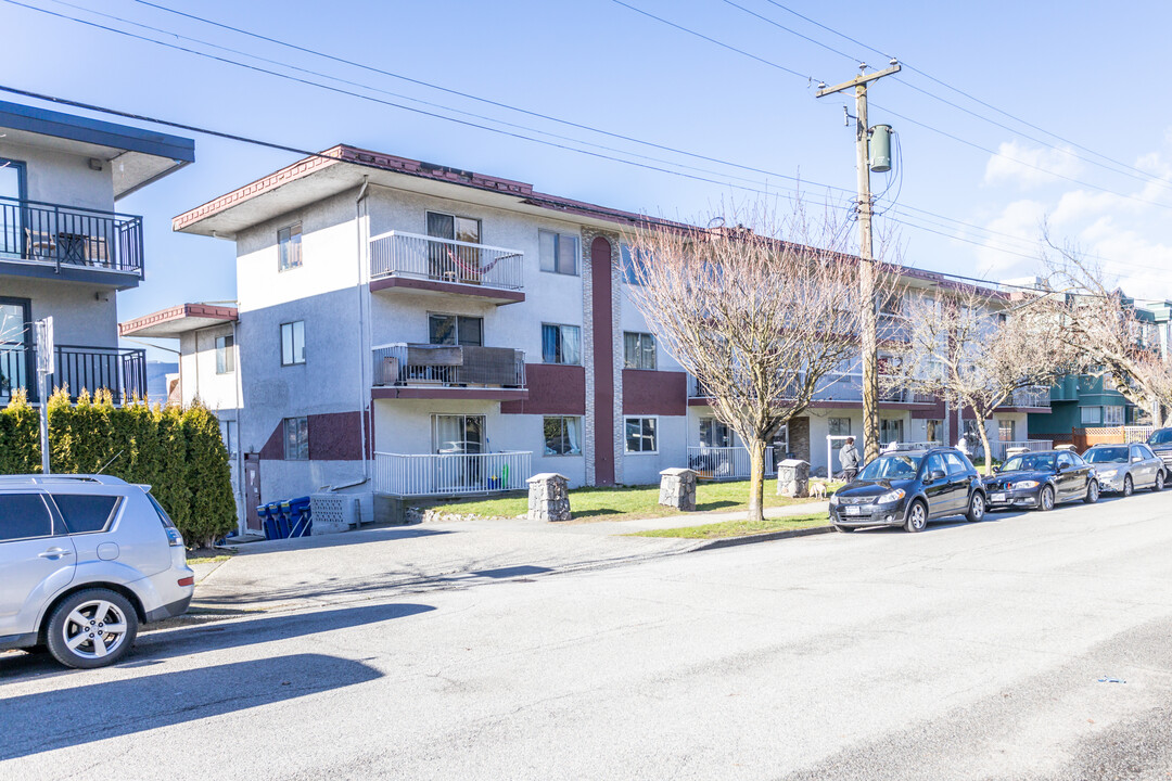 2199 Wall St in Vancouver, BC - Building Photo