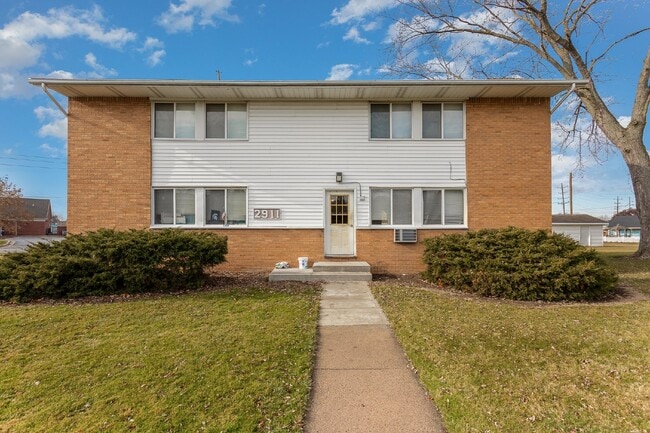 2911 Ronan St in Midland, MI - Building Photo - Building Photo