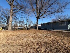1665 Queens Dr in Florissant, MO - Building Photo - Building Photo