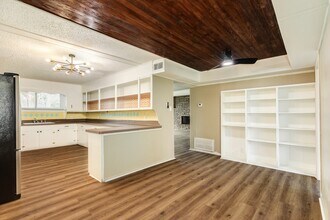 159 Oak Dr in Lake Jackson, TX - Building Photo - Building Photo