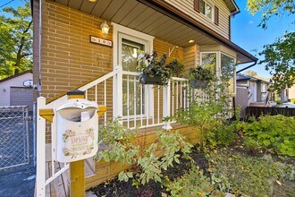 10 Roosevelt Ave in Ajax, ON - Building Photo - Building Photo