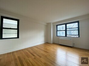 E 88th St in New York, NY - Foto de edificio - Building Photo