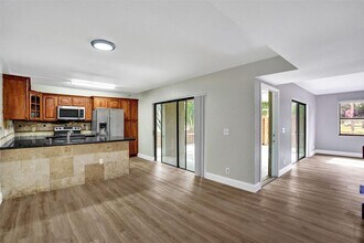 4872 NW 95th Ave in Sunrise, FL - Building Photo - Building Photo