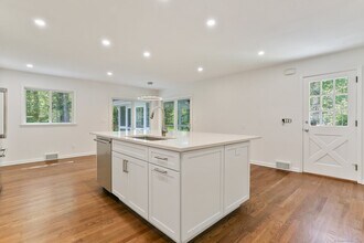 82 Rilling Ridge in New Canaan, CT - Building Photo - Building Photo