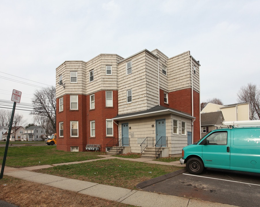 230 Windsor Ave in Windsor, CT - Building Photo