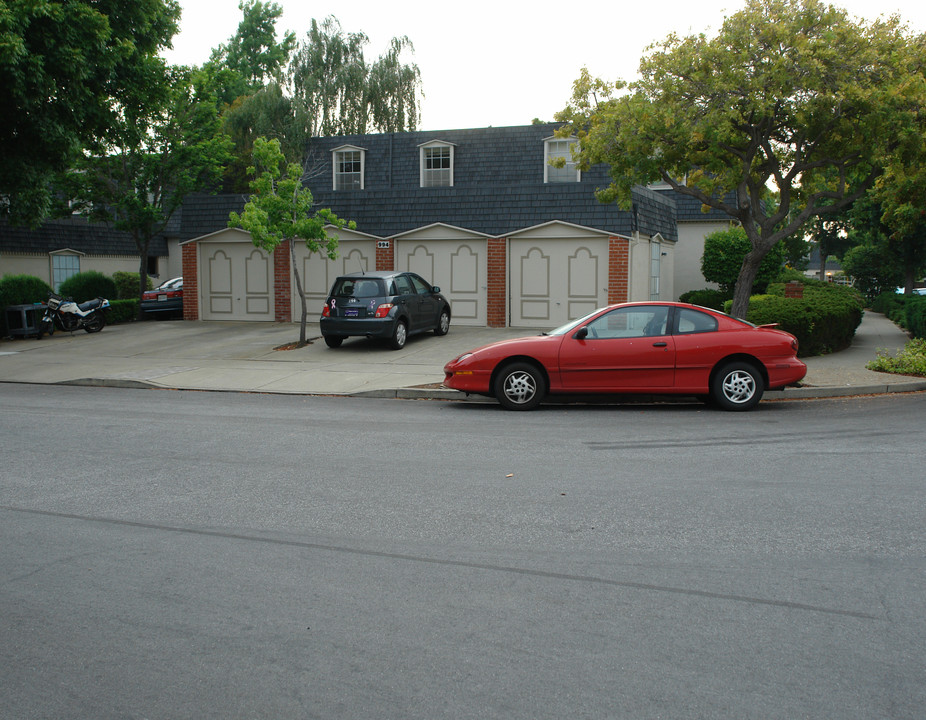 994 Mangrove in Sunnyvale, CA - Building Photo