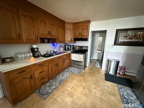 381 Ellis St in New Britain, CT - Building Photo - Building Photo