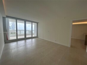 1717 N Bayshore Dr, Unit A-2539 in Miami, FL - Foto de edificio - Building Photo