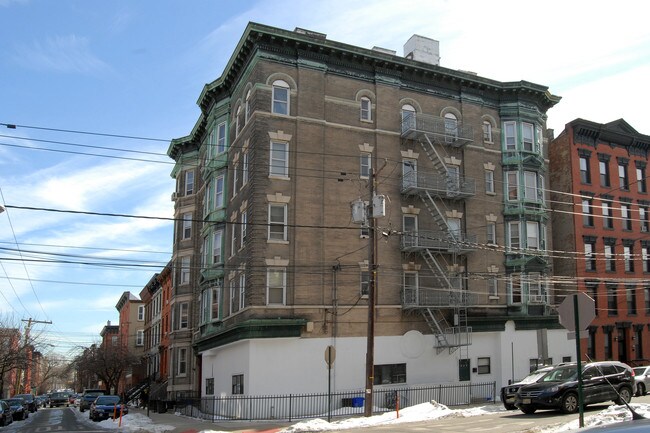 215-219 10th St in Hoboken, NJ - Building Photo - Building Photo