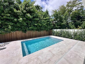 8410 SW 65th Ave in Miami, FL - Building Photo - Building Photo