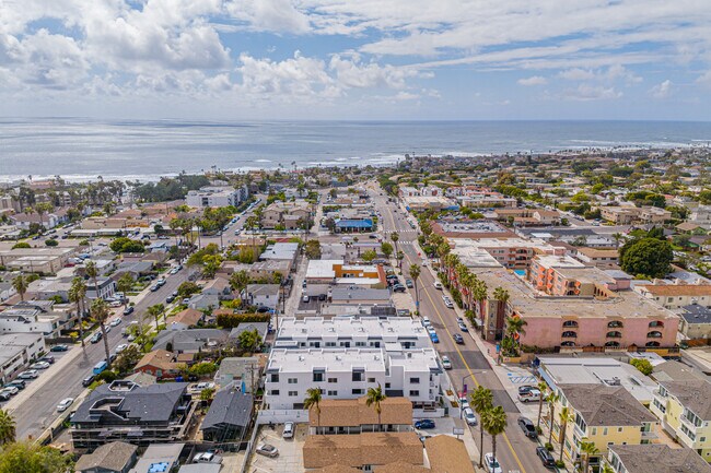 Turquoise Place in San Diego, CA - Foto de edificio - Building Photo