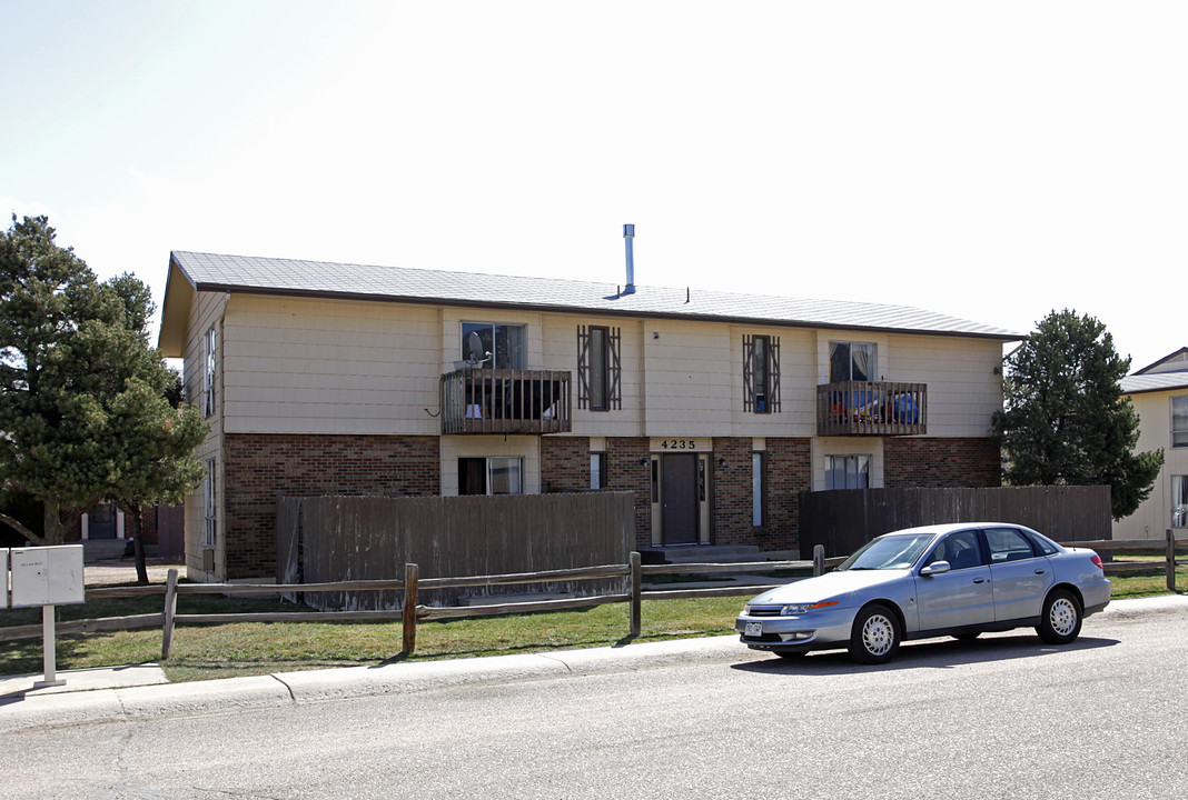 4235 Loomis Ave in Colorado Springs, CO - Foto de edificio