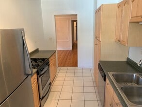 1468 W Winnemac Ave, Unit 1E in Chicago, IL - Building Photo - Building Photo