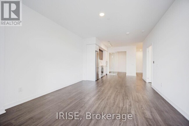 405-5081 HURONTARIO St in Mississauga, ON - Building Photo - Building Photo