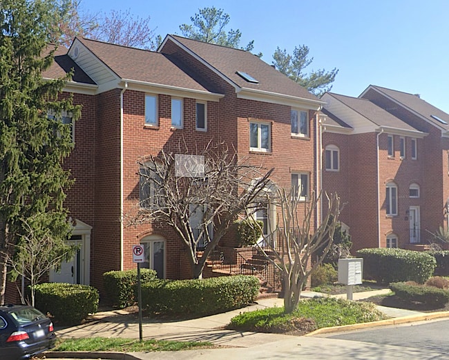 property at 1849 N Uhle St