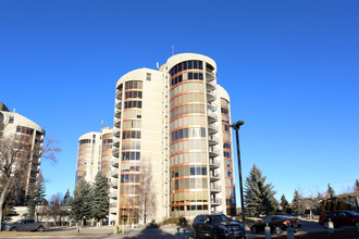 7030 Coach Hill Rd SW in Calgary, AB - Building Photo - Building Photo