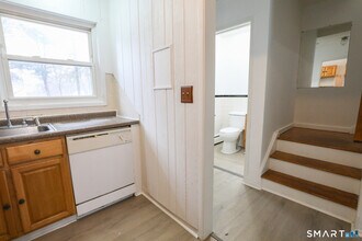 1 Camelot Dr in Bloomfield, CT - Building Photo - Building Photo