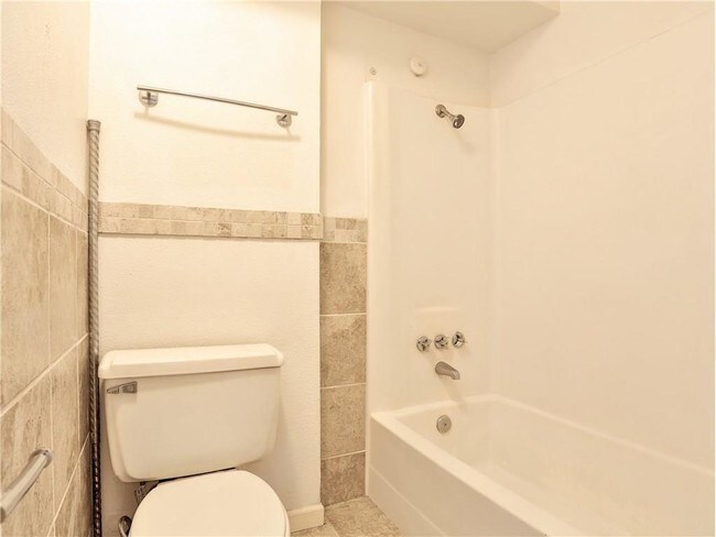 210 W 38th St in Austin, TX - Building Photo - Building Photo