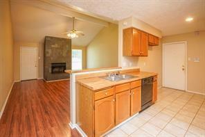 2303 Lexington Woods Dr in Spring, TX - Building Photo - Building Photo