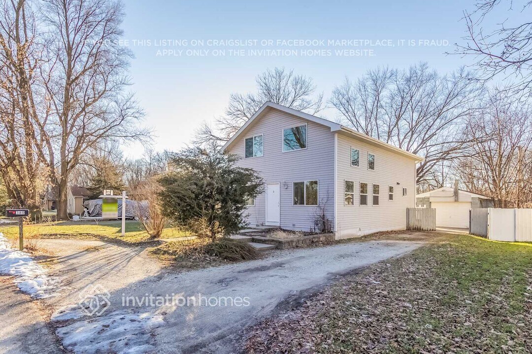 380 Elmwood Ave in Crystal Lake, IL - Building Photo