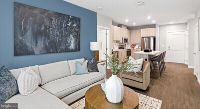 4851 Ellin Rd, Unit 113 in Hyattsville, MD - Foto de edificio - Building Photo