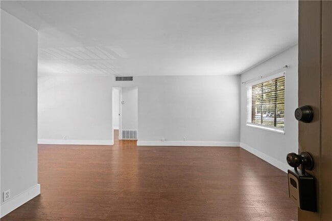 1370 Chalmette Dr NE in Atlanta, GA - Building Photo - Building Photo