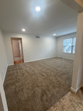 4706 McIlroy Dr in St. Louis, MO - Foto de edificio - Building Photo