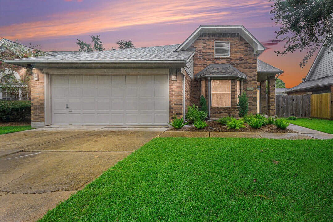 14335 Fair Knoll Way in Houston, TX - Building Photo