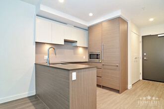 13615 Fraser Hwy in Surrey, BC - Building Photo - Building Photo