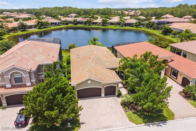 11541 Stonecreek Cir in Ft. Myers, FL - Foto de edificio - Building Photo