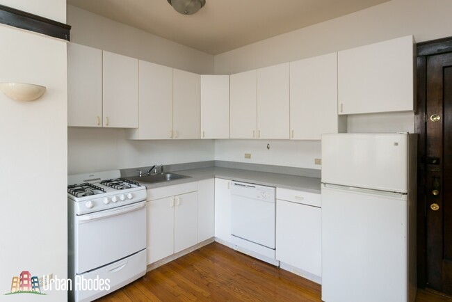 824 W Waveland, Unit M02B in Chicago, IL - Building Photo - Building Photo