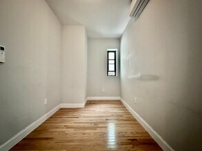 29 W 12th St in New York, NY - Building Photo - Building Photo