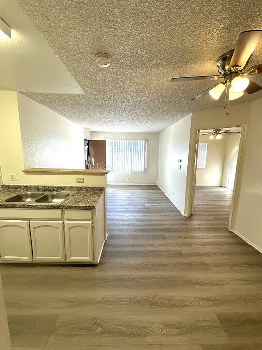 926 W 85th St in Los Angeles, CA - Foto de edificio