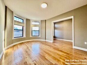 1914 Beacon St, Unit 3 in Boston, MA - Foto de edificio - Building Photo