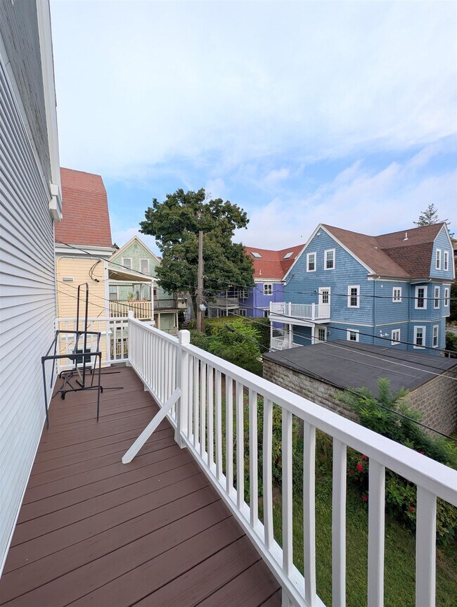 41 Ossipee Rd, Unit 3 in Somerville, MA - Foto de edificio - Building Photo