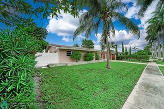 5831 NE 14th Terrace in Fort Lauderdale, FL - Building Photo - Building Photo