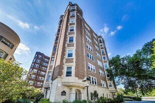 6334 N Sheridan Rd, Unit 1B in Chicago, IL - Building Photo