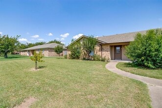 1203 N Nolan River Rd in Cleburne, TX - Building Photo - Building Photo