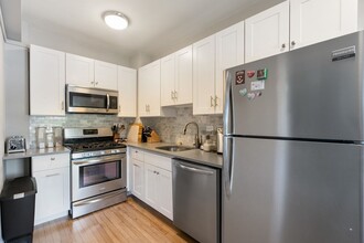 988 Memorial Dr, Unit 485 in Cambridge, MA - Building Photo - Building Photo