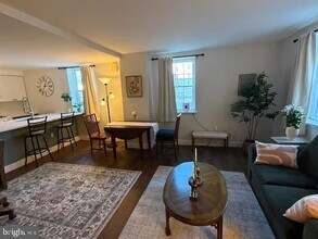 1554 N Lawrence St in Philadelphia, PA - Foto de edificio - Building Photo