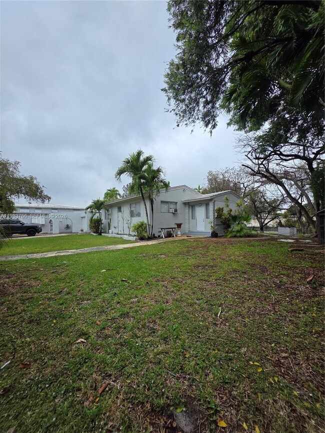 1 Esplanade Dr in Miami Springs, FL - Building Photo - Building Photo