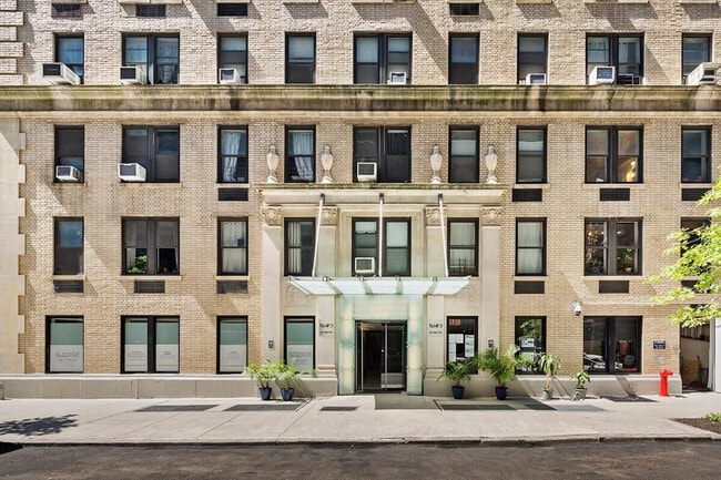 238 W 73rd St in New York, NY - Building Photo - Building Photo