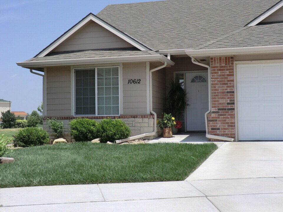 10612 Hearth Stone Cir in Maize, KS - Building Photo