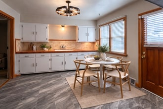 3437 N 46th St, Unit A-Upper in Milwaukee, WI - Foto de edificio - Building Photo