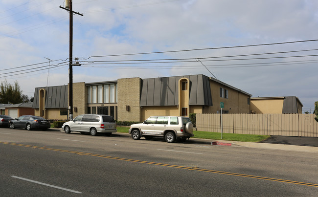 Bronze Door Apartments in Chula Vista, CA - Foto de edificio - Building Photo