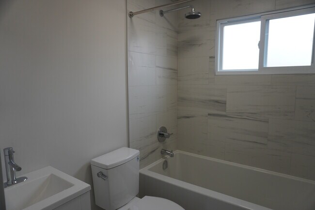 381 Presland Rd in Ottawa, ON - Building Photo - Building Photo