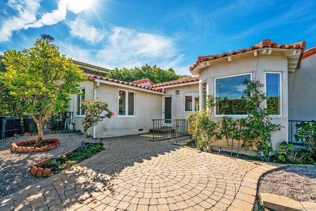 1865 Soledad Ave in San Diego, CA - Building Photo - Building Photo
