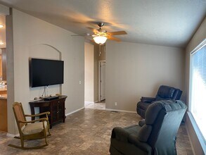 1767 Old Town Loop Rd in Oakland, OR - Building Photo - Building Photo