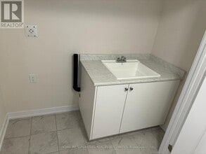 15 Chiffon St in Vaughan, ON - Building Photo - Building Photo