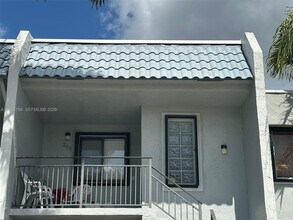 16511 Blatt Blvd in Weston, FL - Building Photo - Building Photo